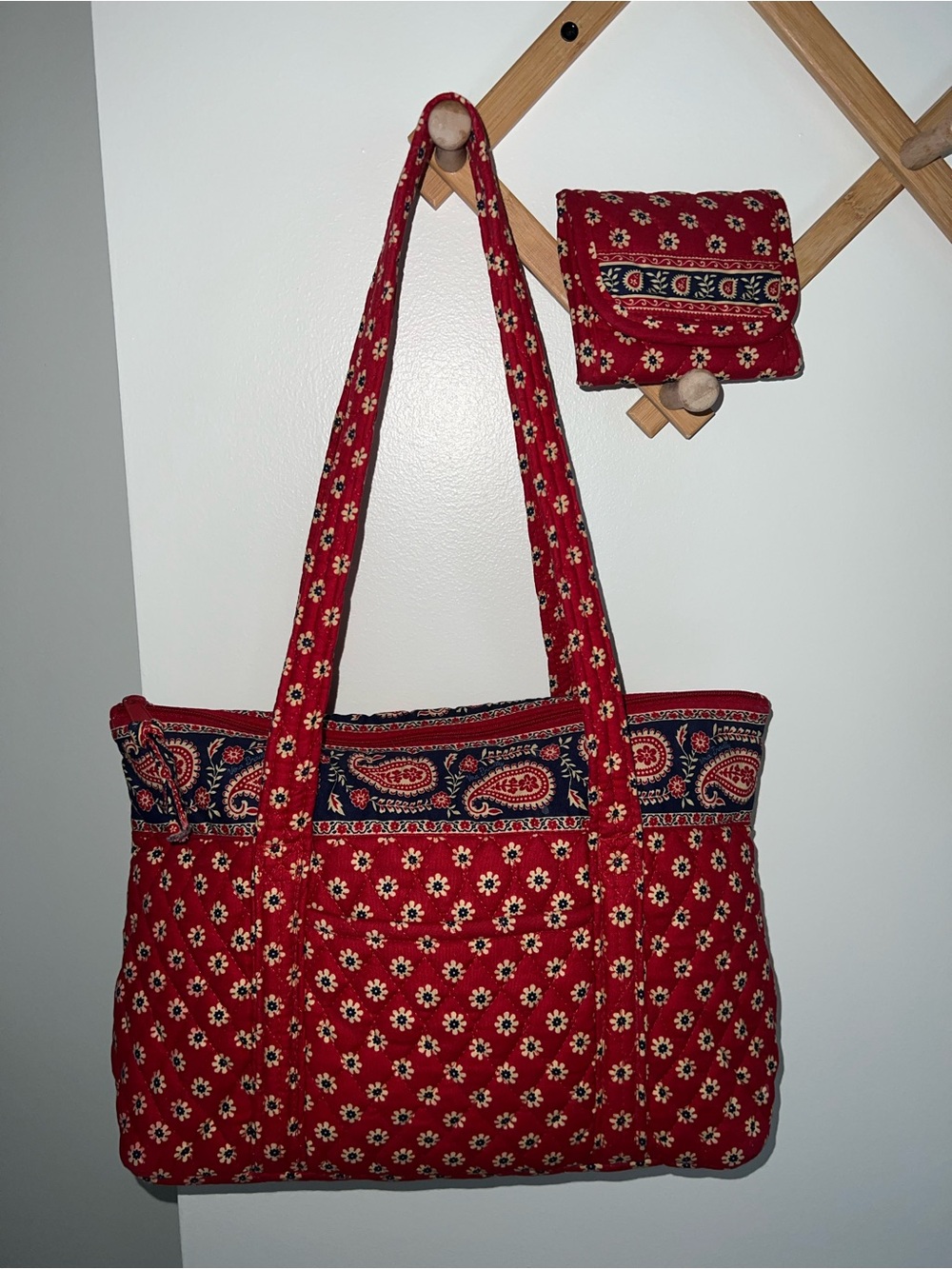 Vera Bradley Americana Red Betsy Bag & Wallet - Picture 2 of 8